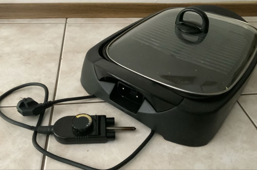 Grill elektryczny La Griliata marki ARIETE model 760/2  moc 2000 W