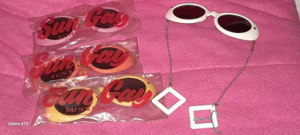 SUN GAY. São óculos dos anos 60.