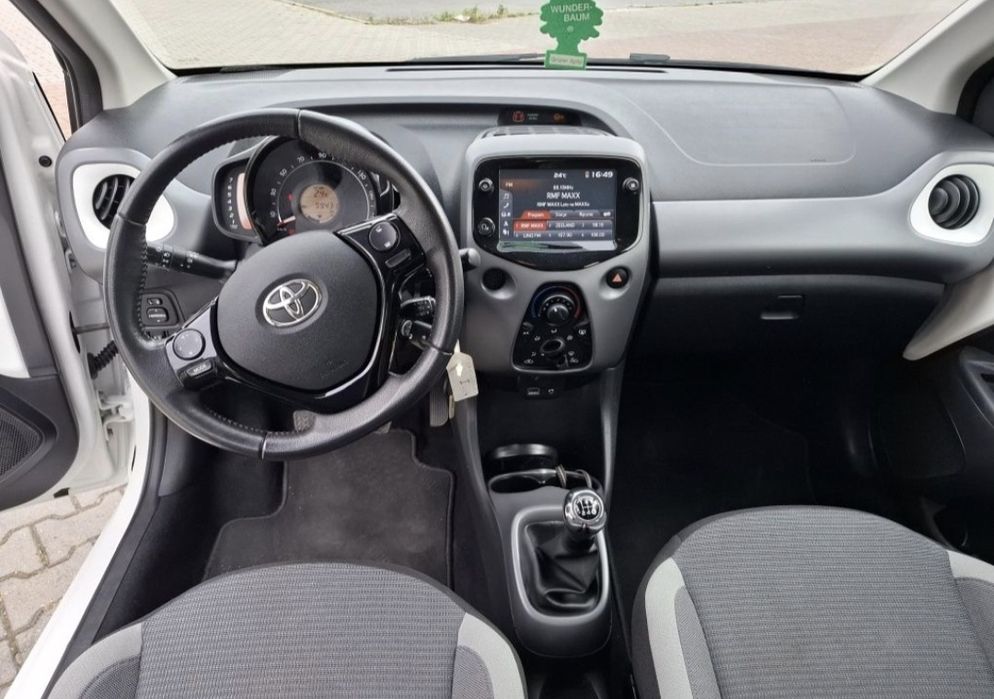 Aygo X-play Pełny serwis Super stan Serwis Do jazdy od zaraz Dostawa