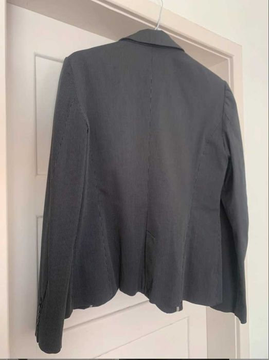 Blazer Mango Suit preto riscas finíssimas brancas cintado T42