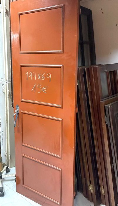 Portas antigas, sem aduelas, de interior e de exterior