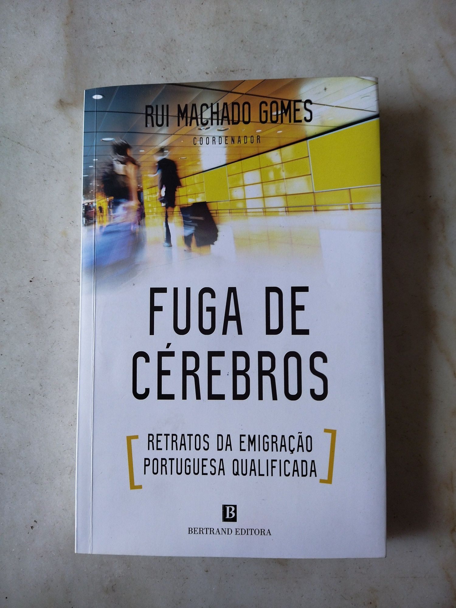 Vários livros de autores nacionais e internacionais