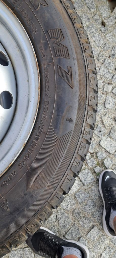 Opony zimowe,całoroczne 185/75R16c