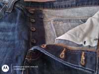Spodenki jeansowe z uszkodzeniami