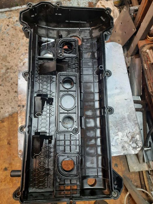 Оригинальная клапанная крышка Mazda 6 (2008, 2.0 бензин)