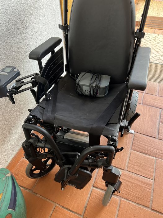 Cadeira elétrica nova com roda manual e roda elétrica