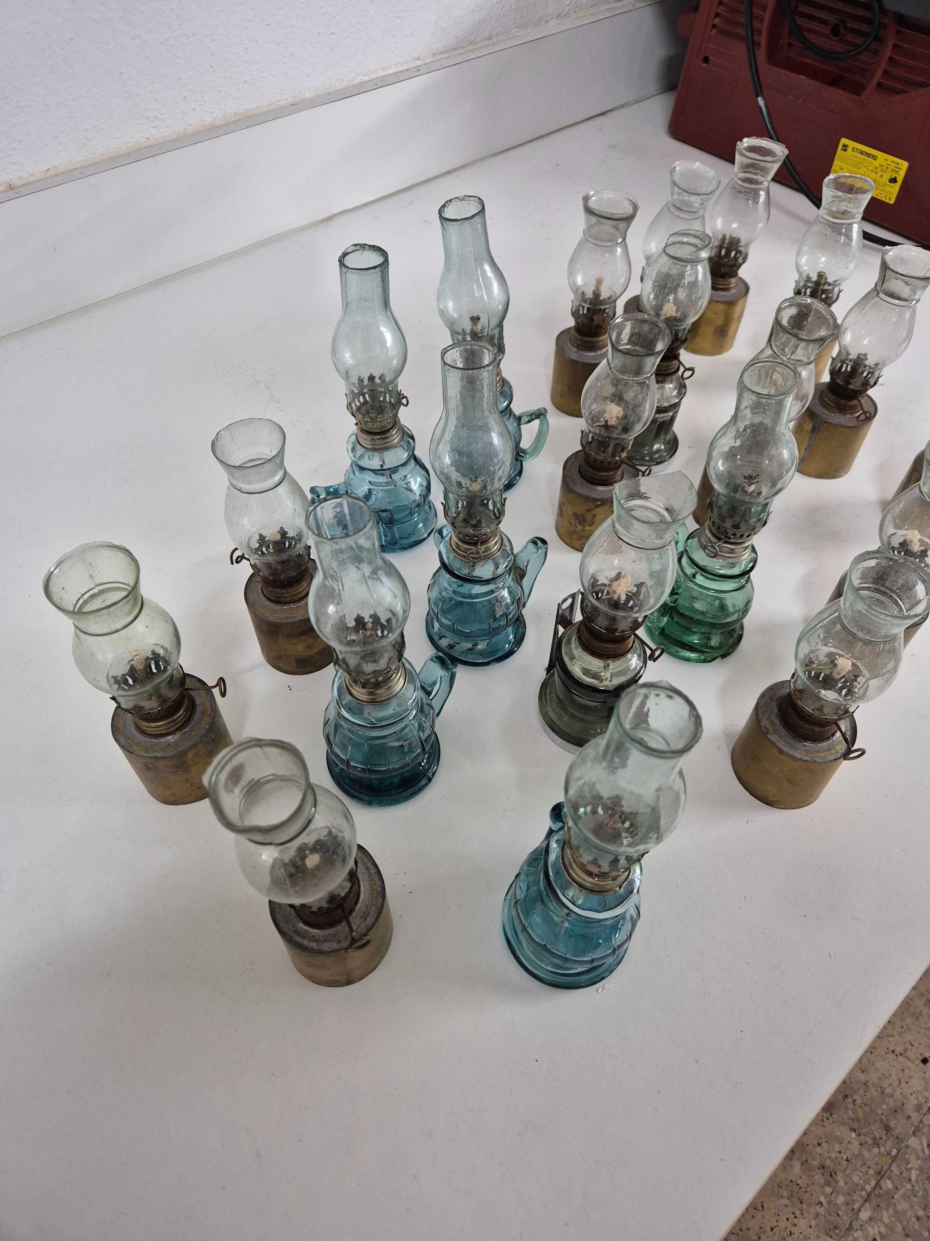 Conjunto de 21 lamparinas em miniatura antigas