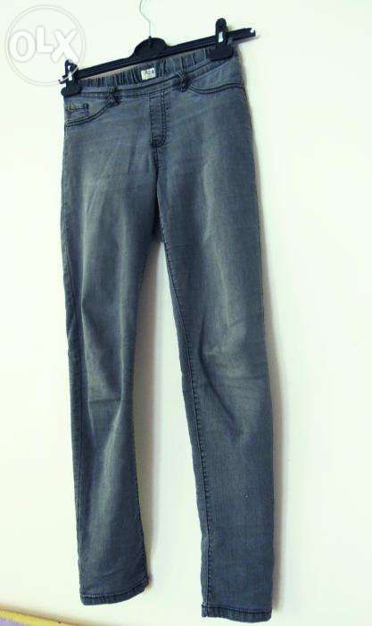 F&F ciemne niebieskie szare tregginsy spodnie rurki jeansowe dzinsowe