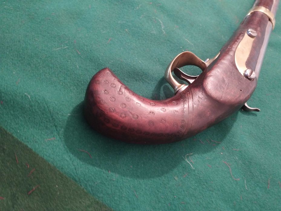 Pistola de percussão do sul da Europa, por volta de 1840.