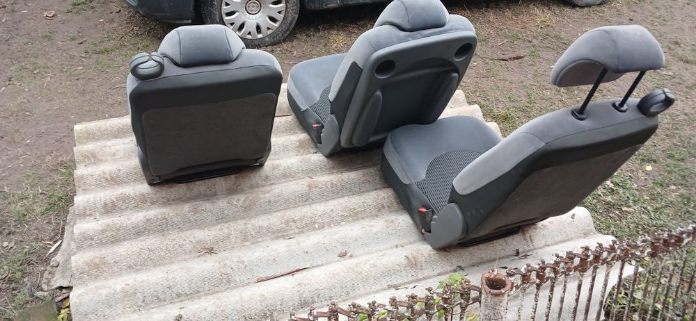 Задній ряд сітроен пікассо