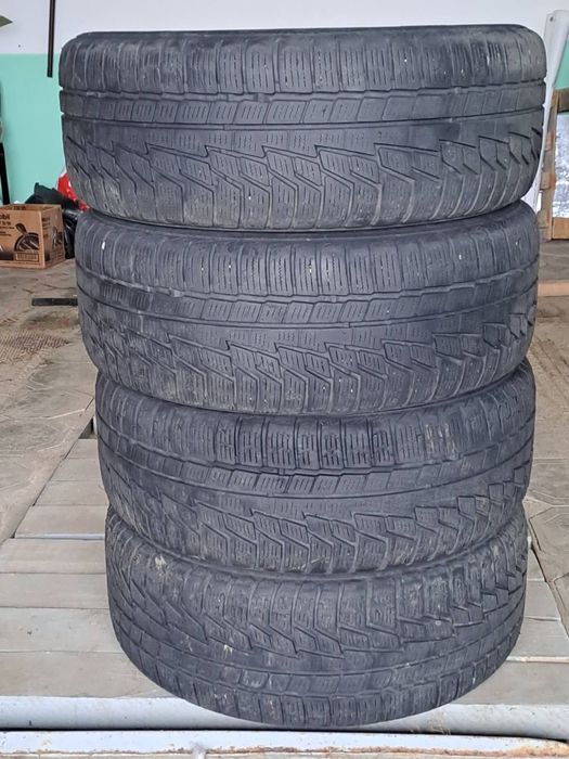 Зимова резина Нокія   215/55/16