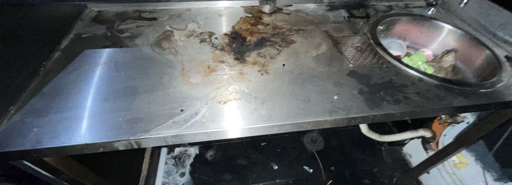 Bancada em Inox com Lava-Louça – Uso Profissional
