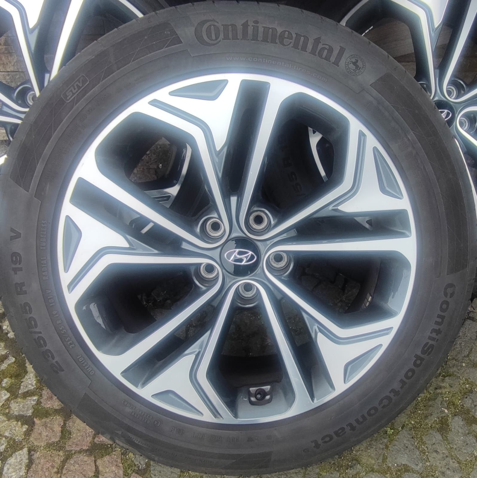 Felgi z oponami Hyundai Santa Fe Kia Sorento 8x19 ET51 5x114,3