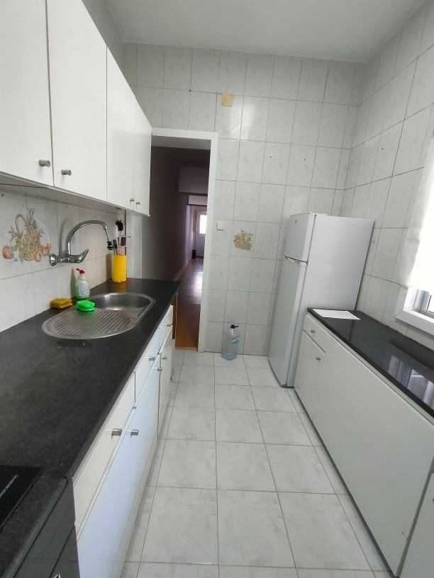 Alugo Quarto a estudantes em T3 perto do ISCAP e Hospital de S. João