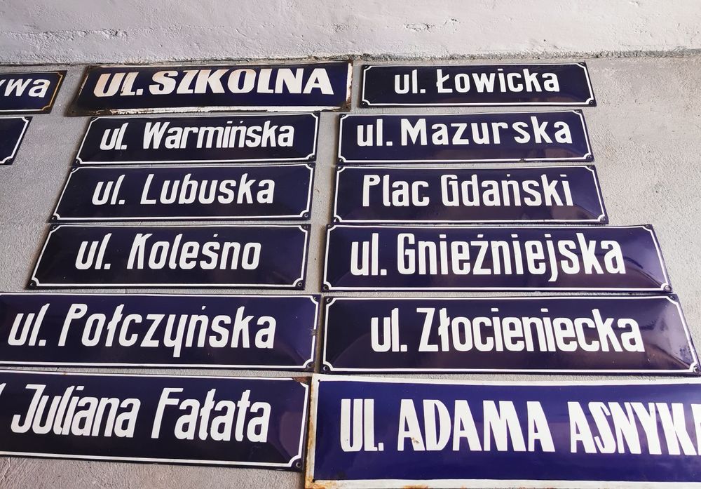 Tablica emaliowana ulicy PRL