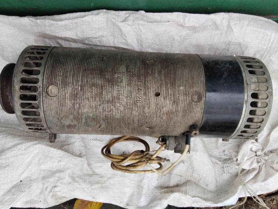 Запчасти б/у  трактора Т-40 и др. Стойка руля. Подножка.