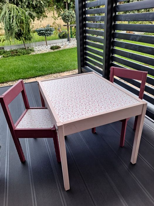 Stolik dziecięcy plus 2 krzesełka