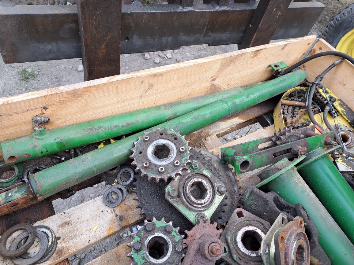Cześć prasa JOHN DEERE siatka zebatka bieżnia wałki