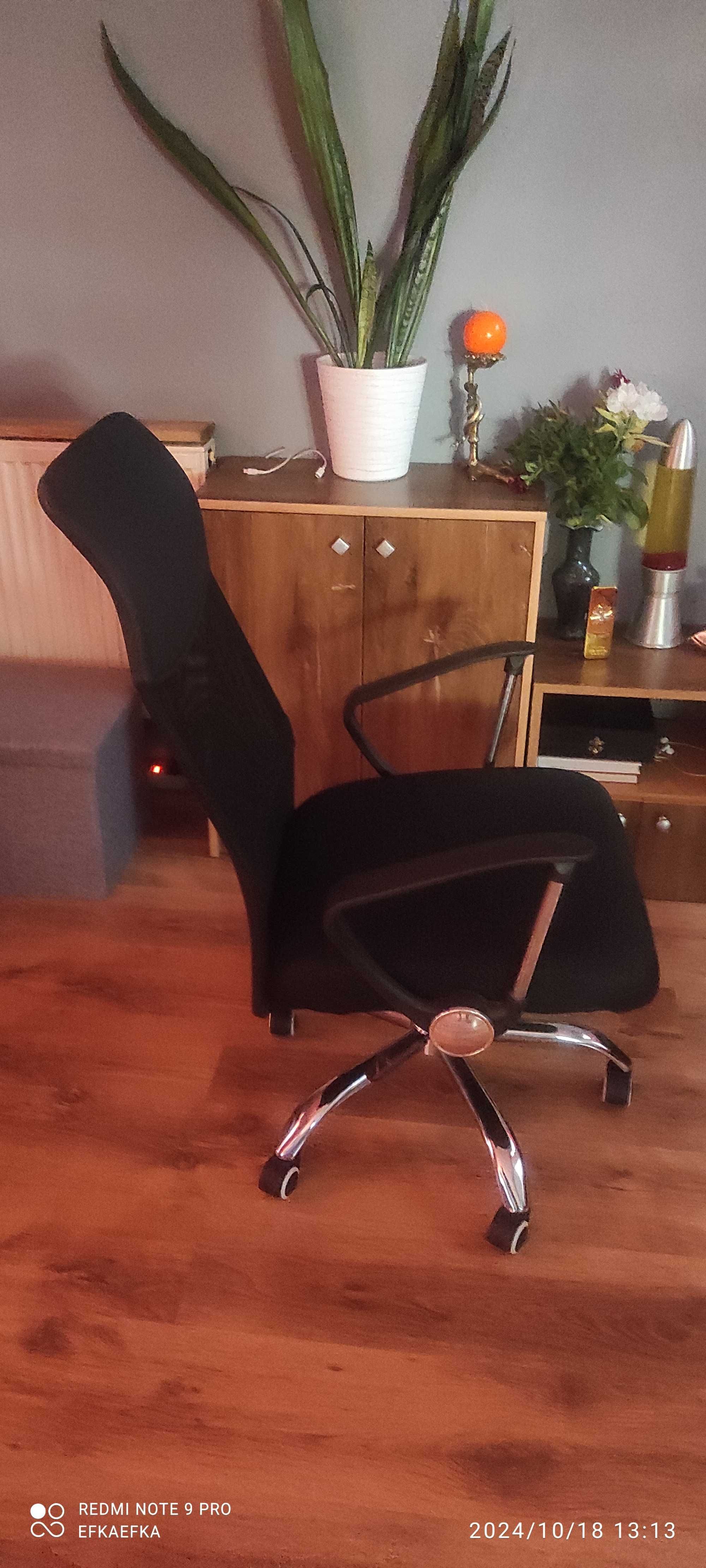 Krzesło biurowe na kółkach