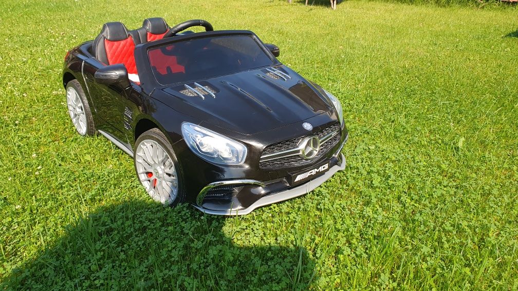 Samochodzik elektryczny dziecięcy. Mercedes AMG