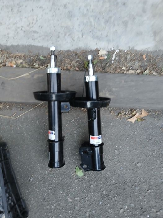 Продам стойки передні Опель зефіра.