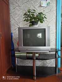 Телевізор Panasonic з пультом і тумбочка під телевізорр