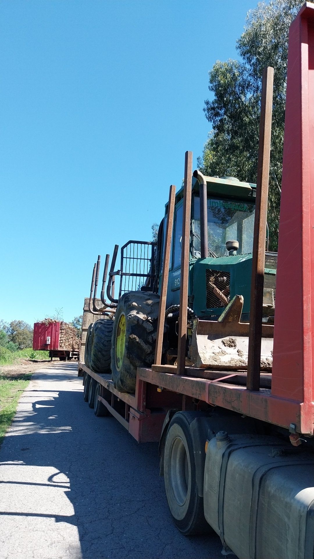 Vende-se máquina de rechega timberjack