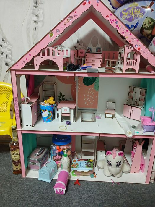 Ляльковий будиночок двоповерховий