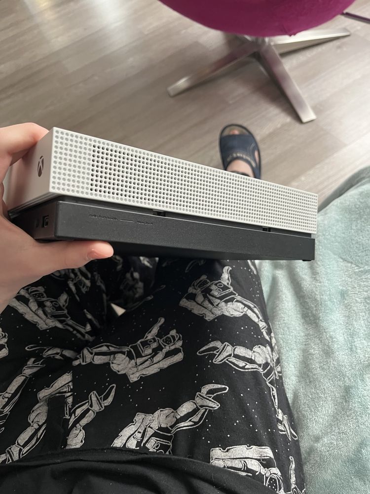 Xbox One X хороший стан 1TB