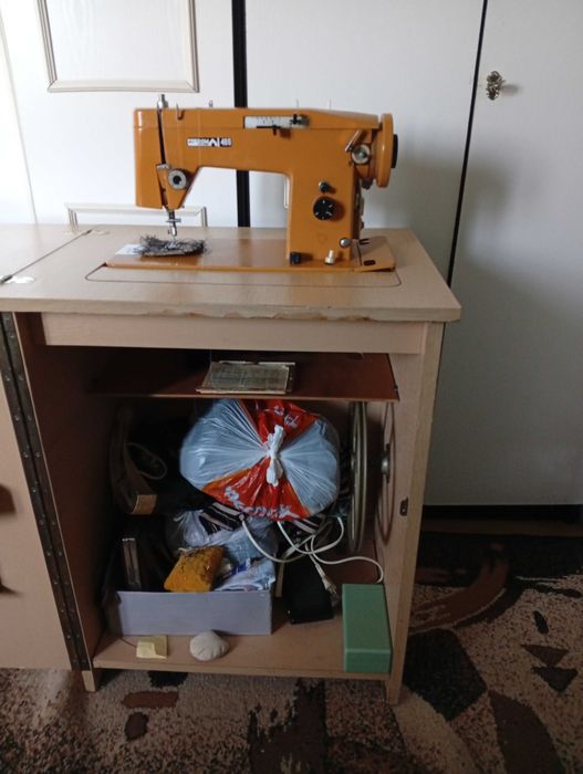 Maszyna do szycia Predom 466