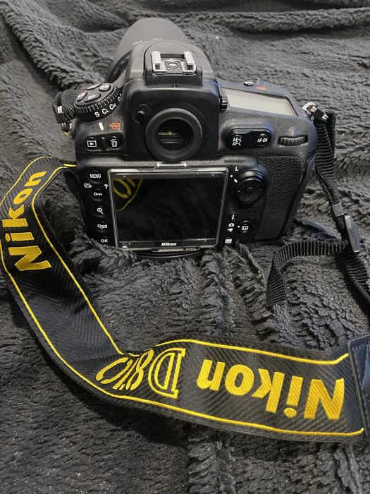 Lustrzanka Nikon D810 - body i obiektyw Nikon. Apart o malym przebiegu