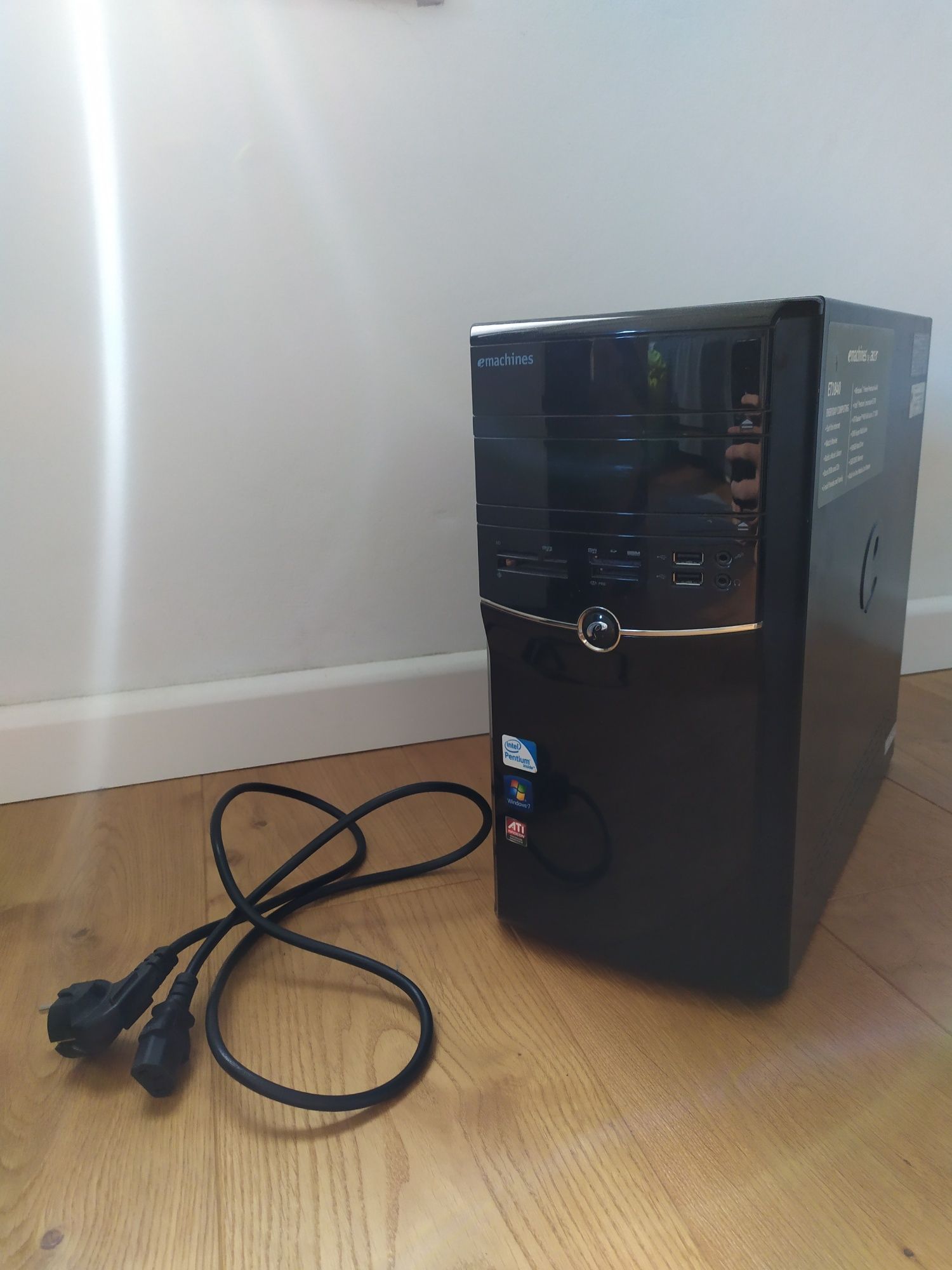 Komputer PC 4GB RAM 512GB HDD + GPU