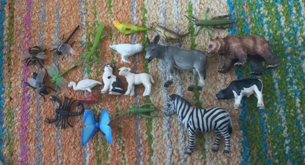 іграшки тварини різні