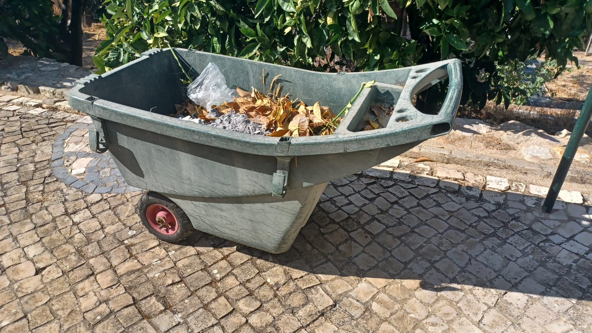 Carrinho de mão  para jardim