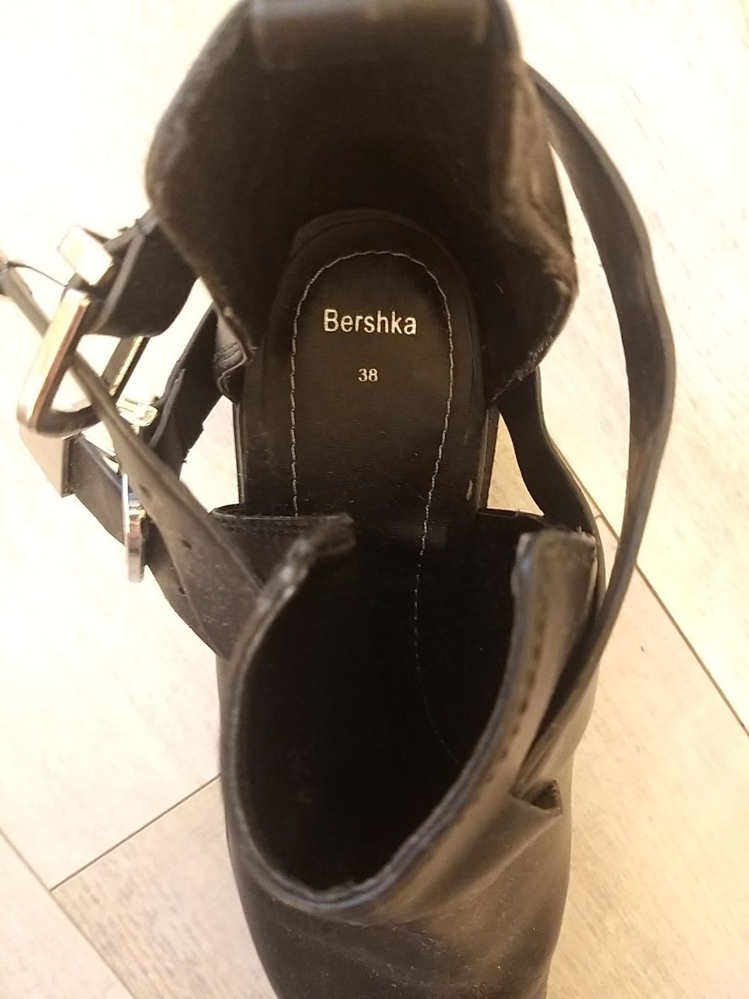 Обувь .Ботинки Bershka