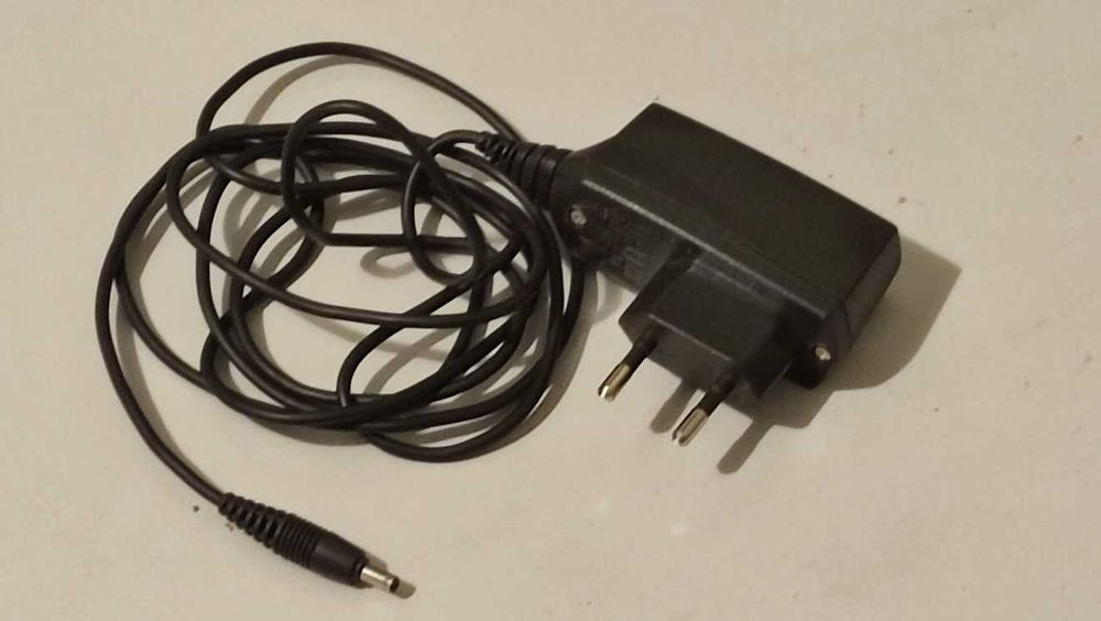 Zasilacz sieciowy do komórek NOKIA  typ ACP-12E