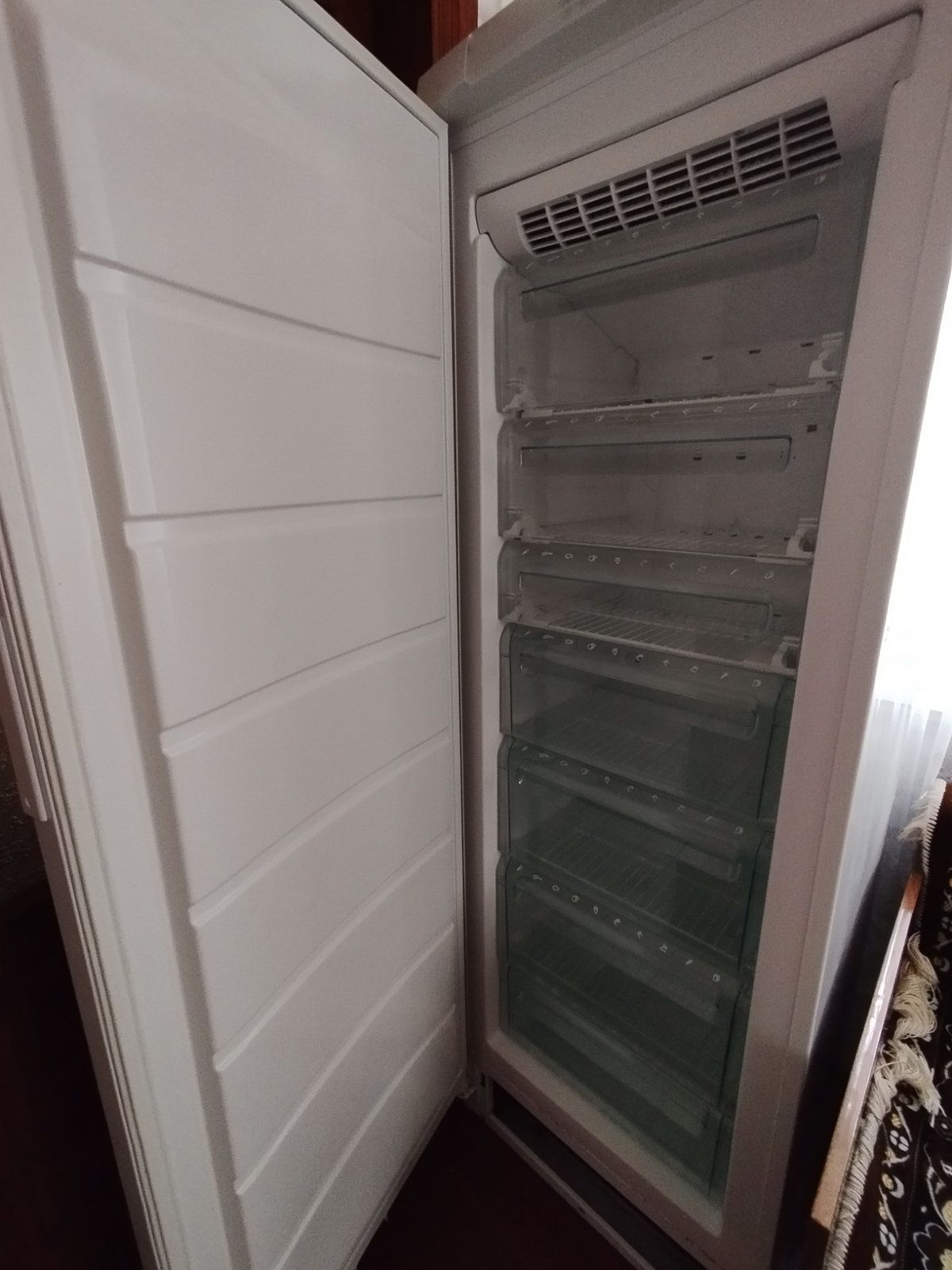 Морозильна камера Electrolux