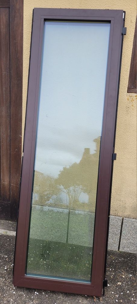 Urgente - Porta de alumínio com respetivo aro para venda.      Muito B