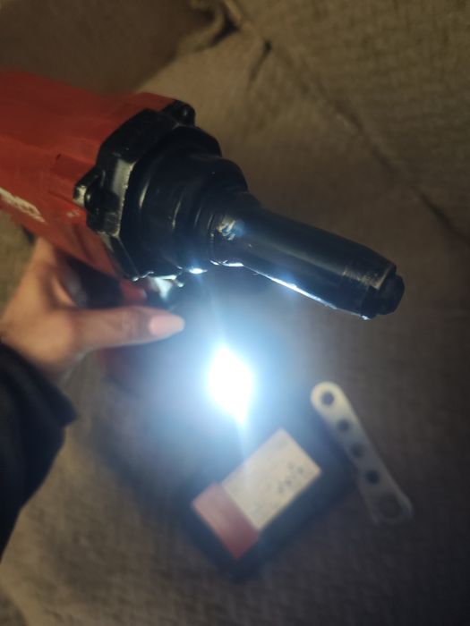 Sprzedam nitokołkownicę Hilti