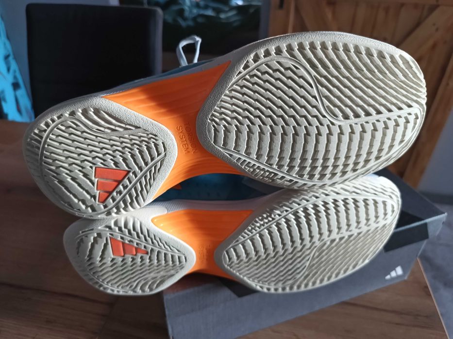 Nowe damskie buty tenisowe Adidas Avacourt