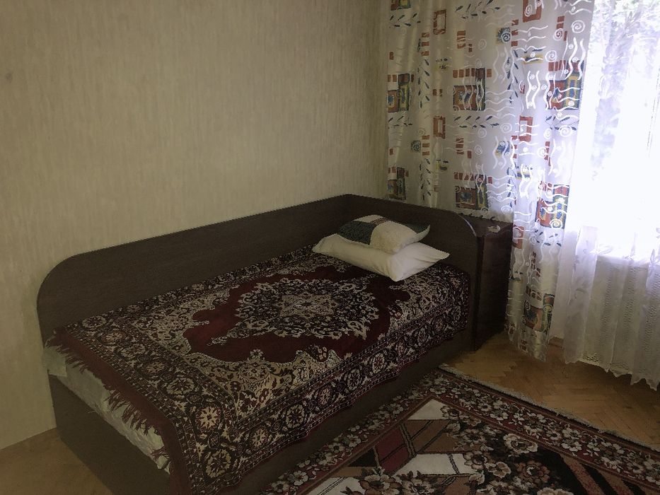 комната в 2к.кв., мебель, техника, пешком м.Академгородок, Житомирская