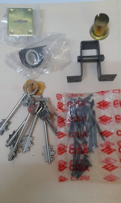 Fechadura Cisa de 3 trancas com acessórios