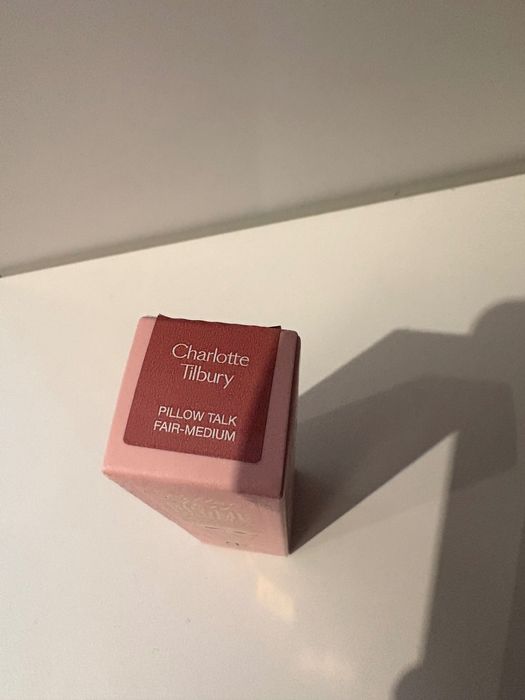 Charlotte tilbury ujędrniająco nawilżający balsam do ust