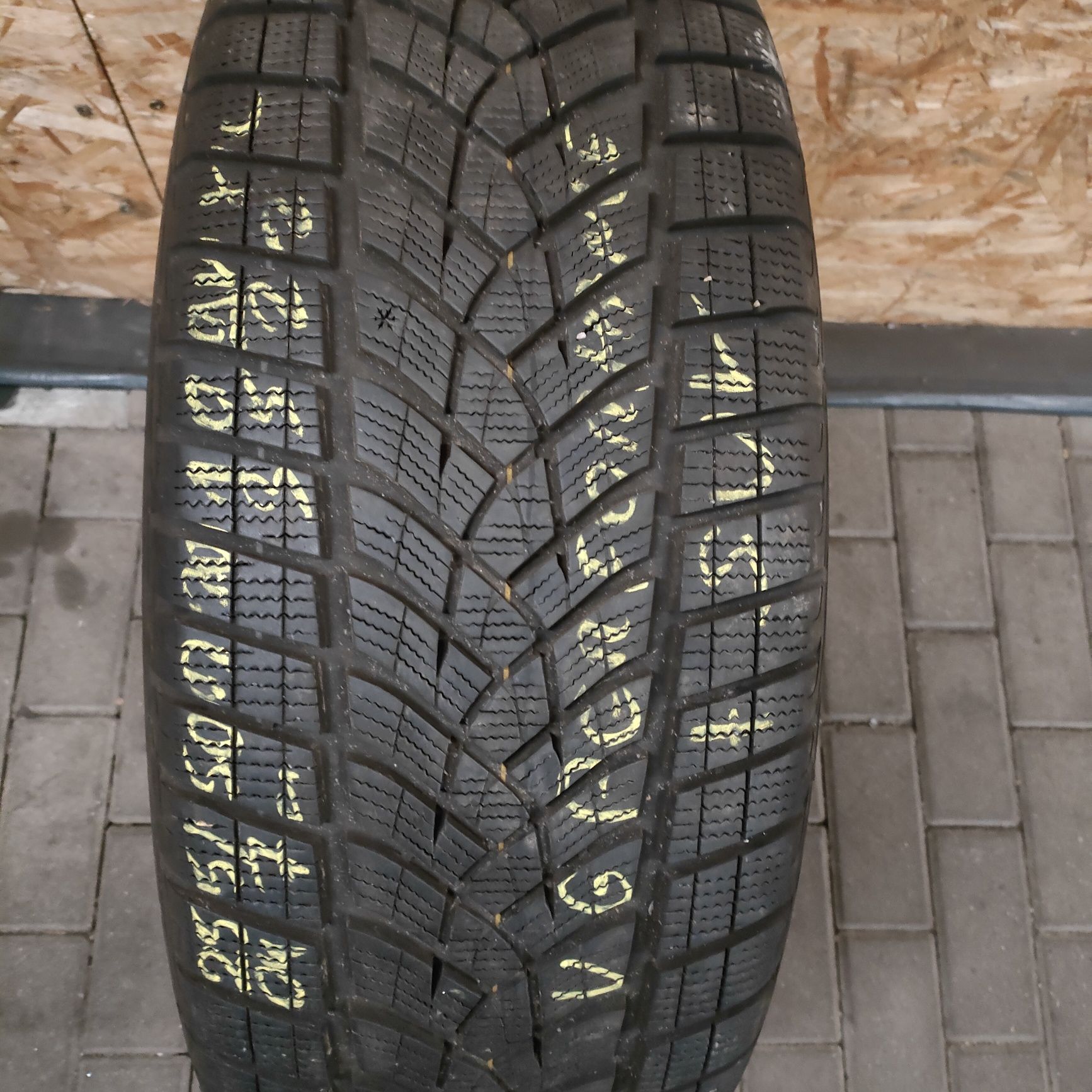 1x Goodyear UltraGrip Performance+ 255/50R20 109V XL 1 sztuka zimowa