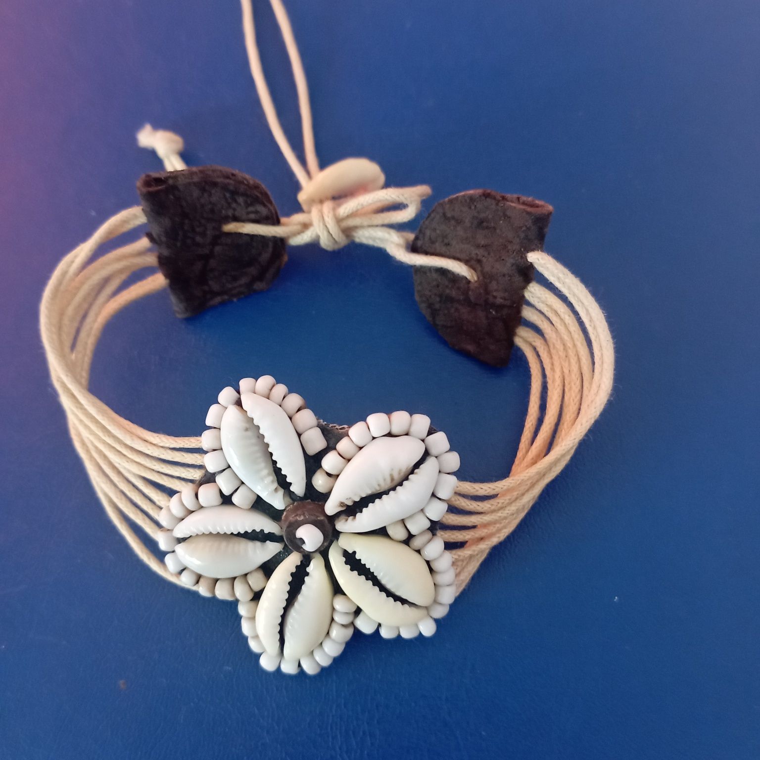 Pulseiras em com conchinhas do Mar.