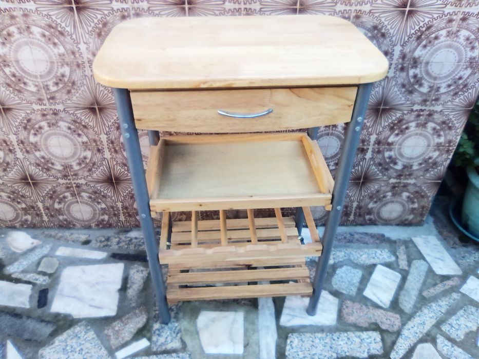 Mesa de apoio para cozinha ou despensa em madeira maciça novo