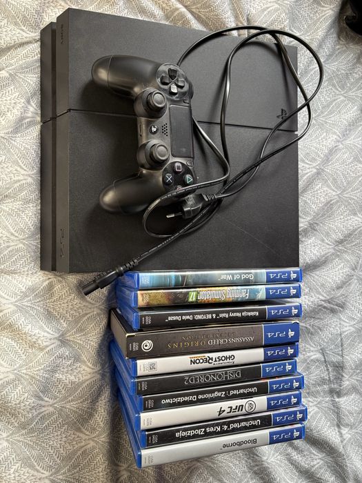 PS4 1TB +1 pad + zestaw 10 gier