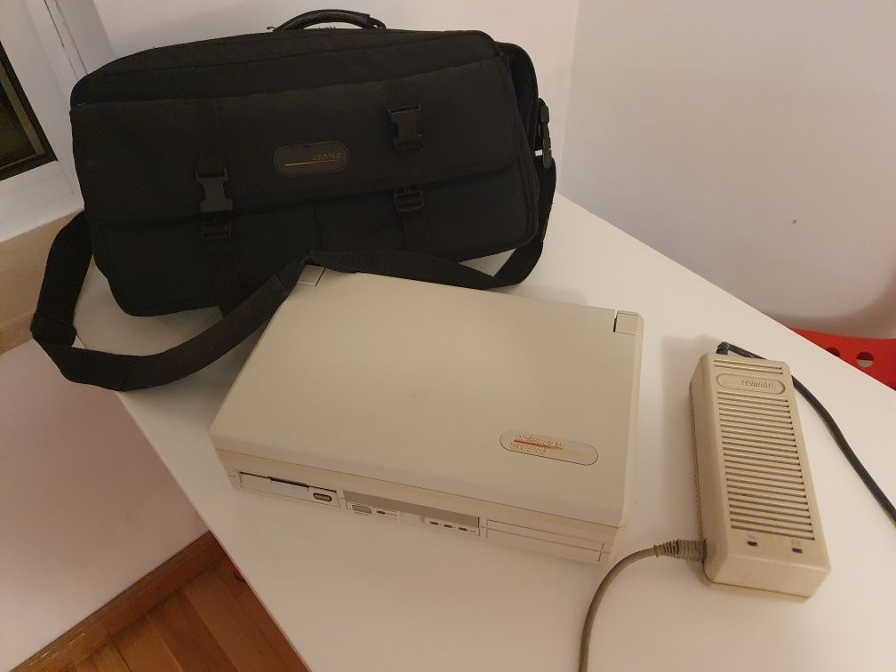 Old PC portatil marca Compac