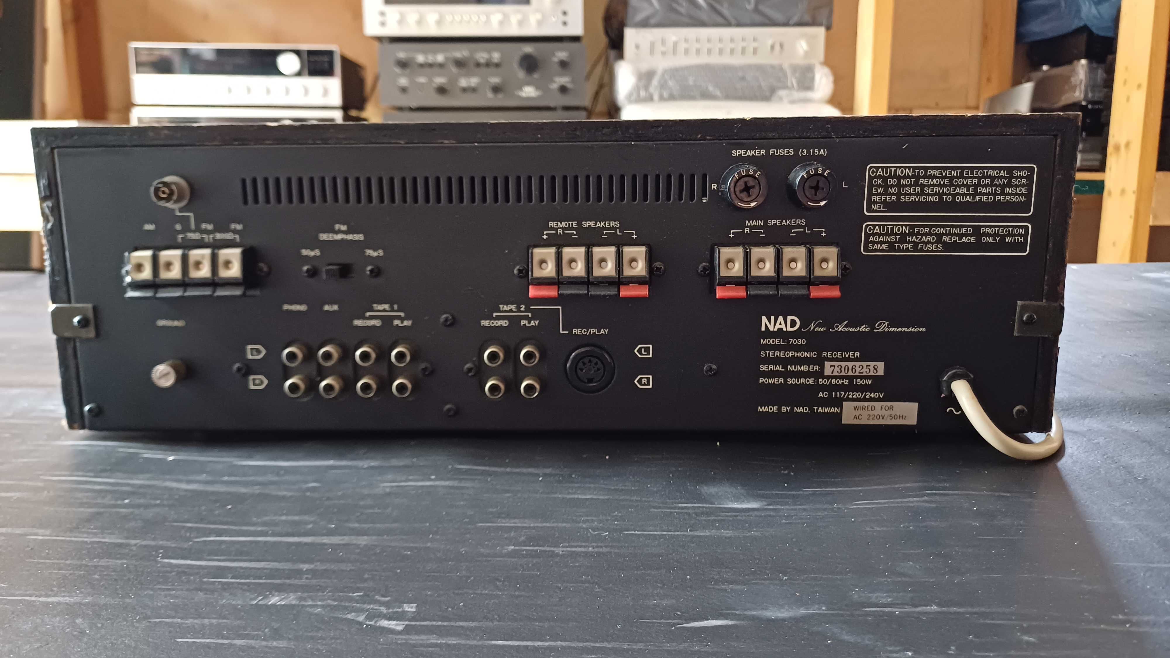 Wzmacniacz audio tuner FM NAD 7030