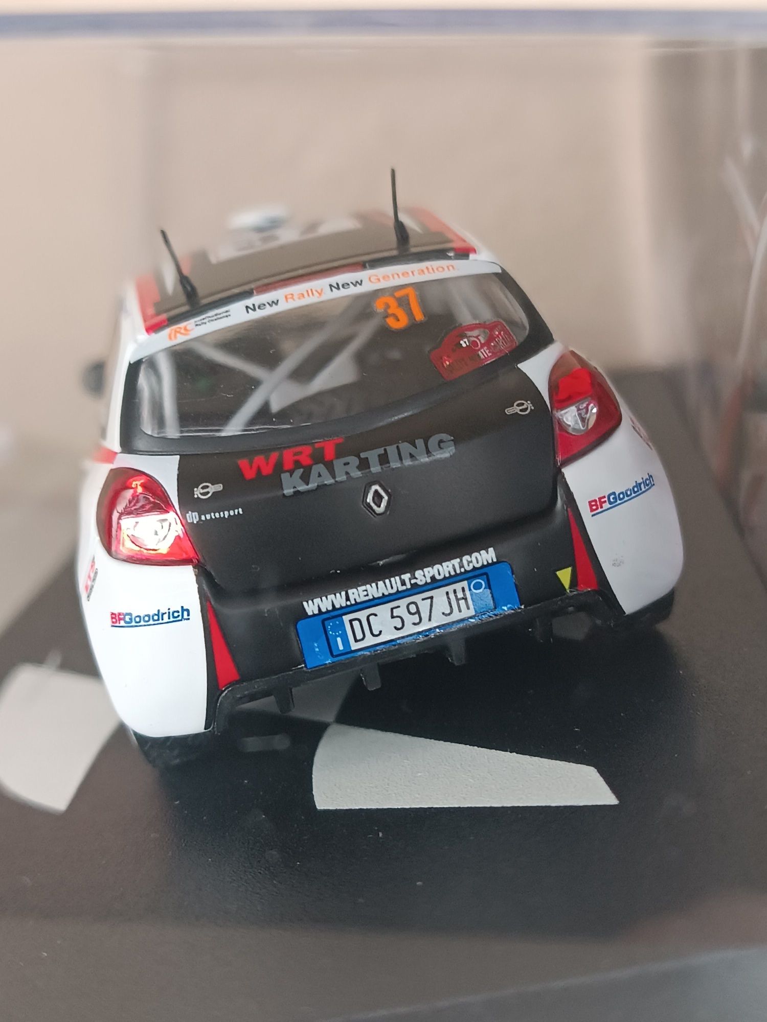 Renault Clio R3 1/43